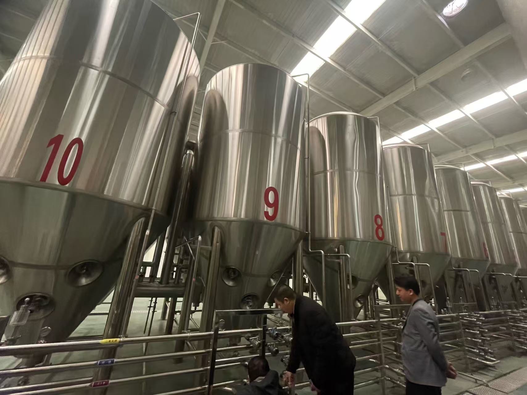 光泽精酿啤酒设备厂—平面布置、设备设计、制造、调试、培训等一条龙服务